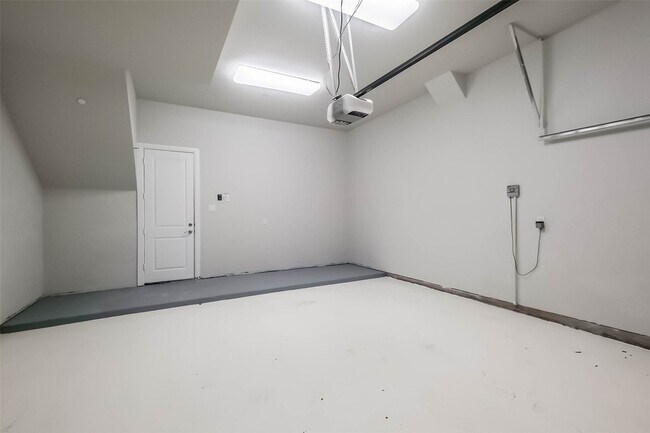 Building Photo - 4015 Lillian St