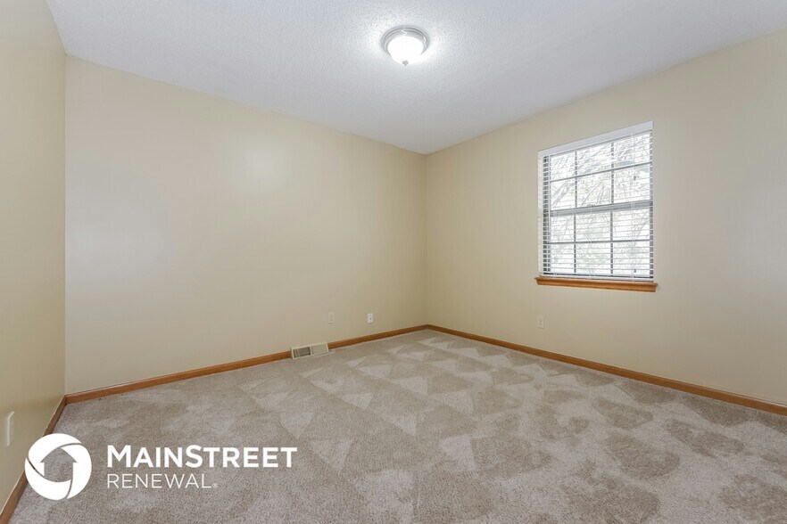 Building Photo - 1139 NE Oak tree Dr