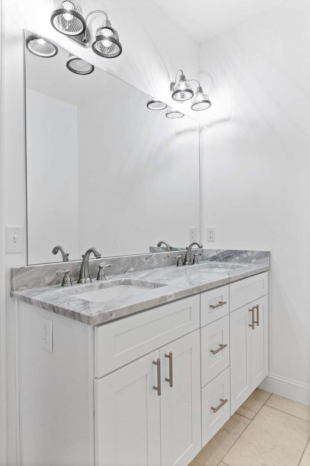 Building Photo - 2006 E 14th St