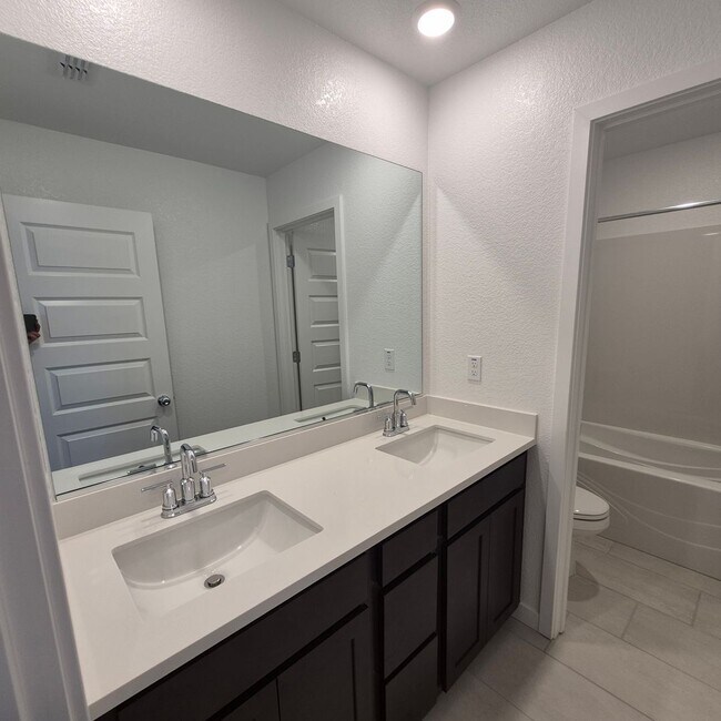 Building Photo - Brand New 4 Bedroom Home in Lennar's Cyan Community