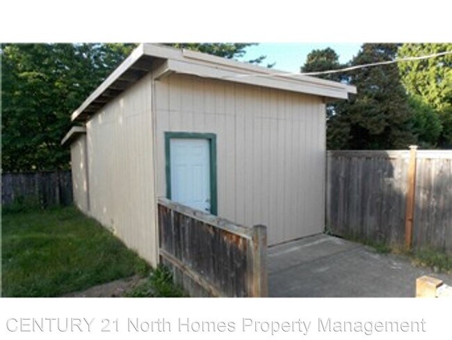 Building Photo - 2 br, 1 bath House - 3310 NE 6th St