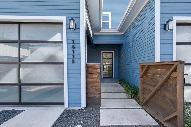Building Photo - 1411 Cometa St