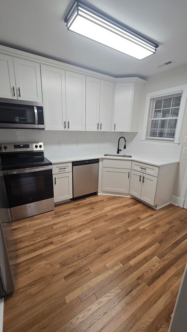 Building Photo - 4418 Cutshaw Ave