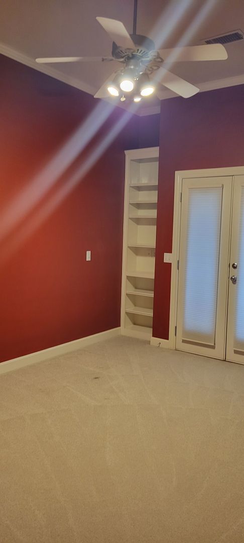 Building Photo - 1 Level Union School 3/2/2 w/ office and bonus room.