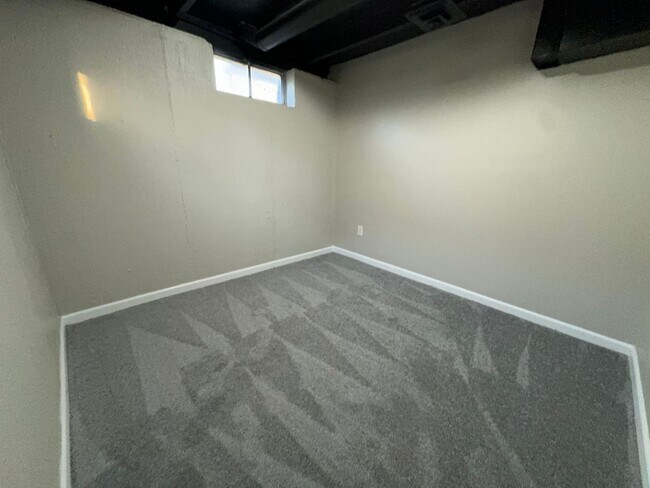 Building Photo - Stunning 2-Bed, 2-Bath Home with Oversized Garage!