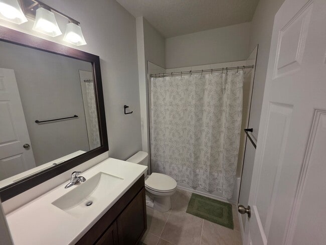 Building Photo - Three Bedroom / 2 Bath House - Waterset