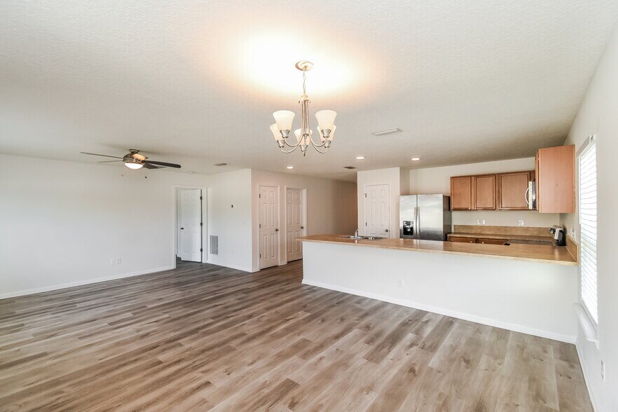 Building Photo - 7573 Sunnydale Ln