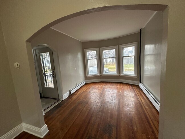 Building Photo - Single Family Home Ready for Rent in a Gre...