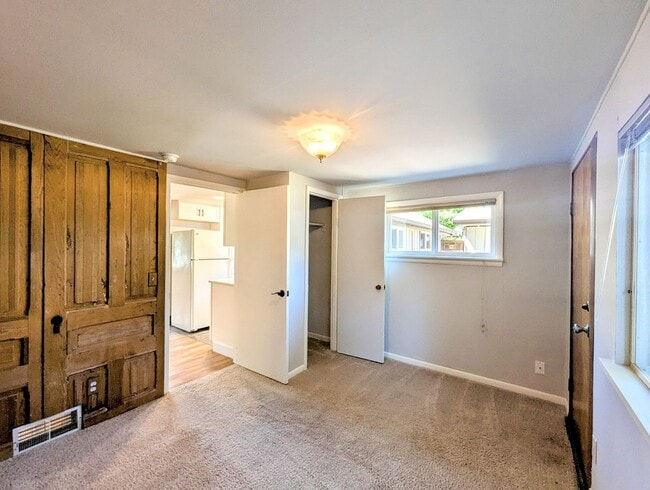 Building Photo - 3bd/.75ba Lynnwood Home