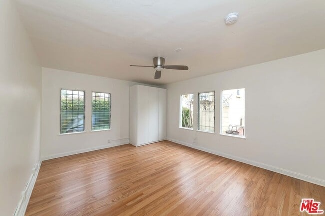 Building Photo - 3167 Rowena Ave