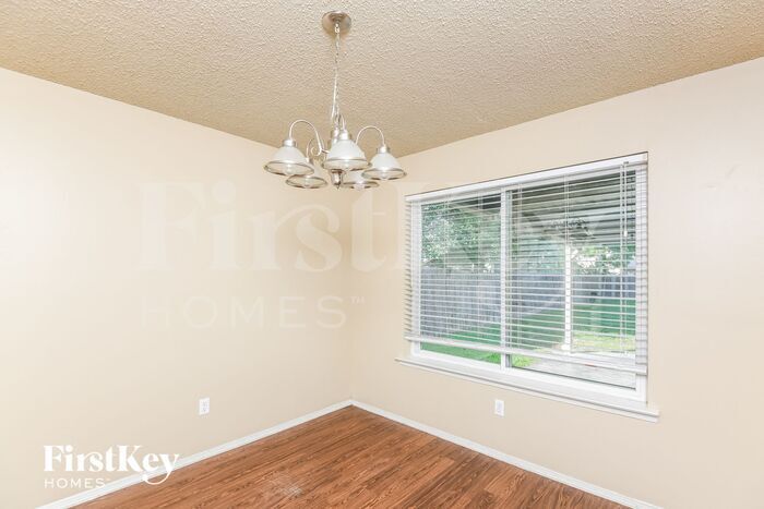 Building Photo - 3513 Hummingbird Dr
