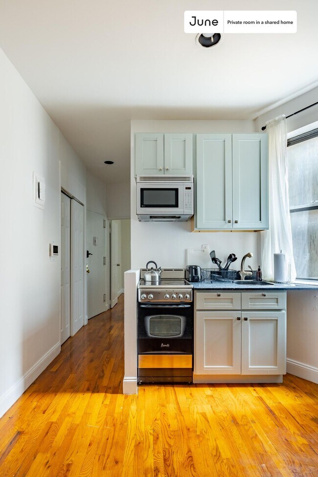 Building Photo - Room in Shared 2 bed/1 bath home