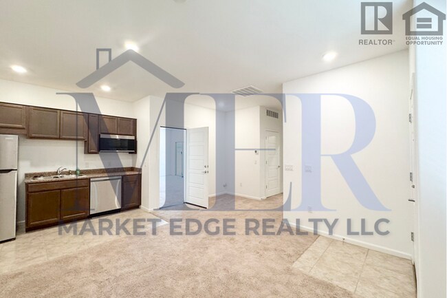 Building Photo - 4Bed/4Bath House w/2 Car Gar in Tucson! $1...