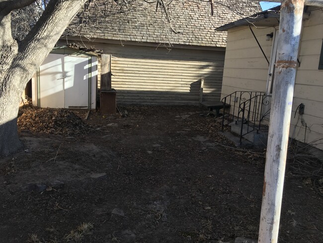 Backyard / Storage Shed - 625 Fairfield St N