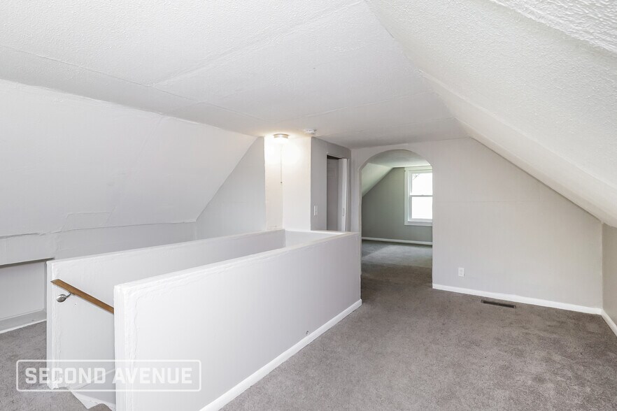 Building Photo - 536 E Epworth Ave
