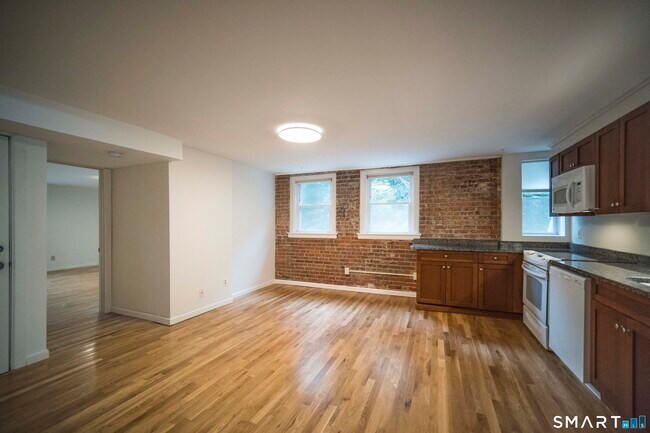 Building Photo - 440 Prospect St