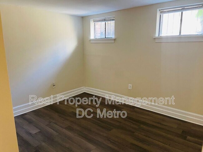 Building Photo - 815 Maryland Ave NE