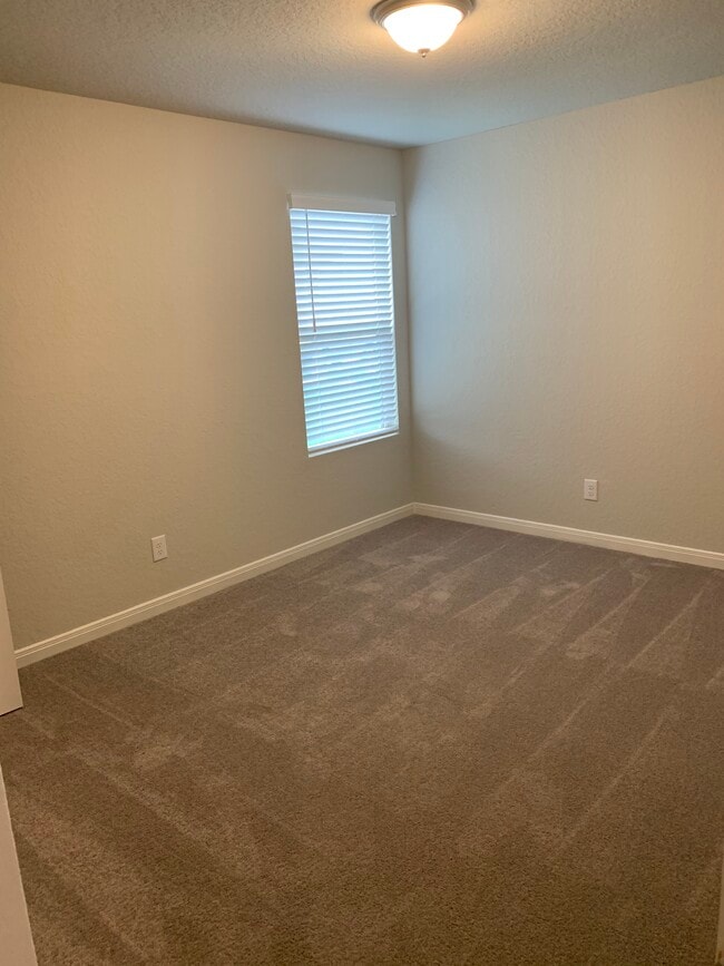 Building Photo - 525 Sentry Valley St