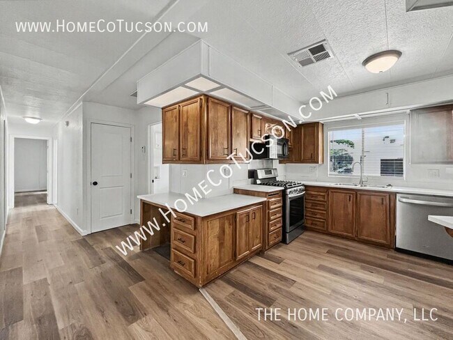 Building Photo - 2548 E Glenn St