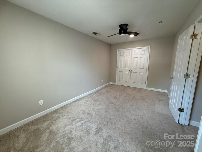 Building Photo - 431 Kingville Dr