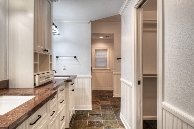 Building Photo - 5912 Auden St