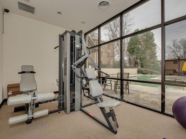 Building Photo - 211 N Dotger Ave