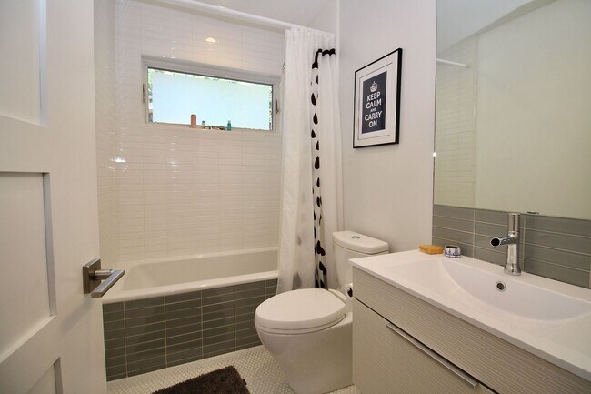 Building Photo - Bright, Stylish Living with Exceptional Ou...