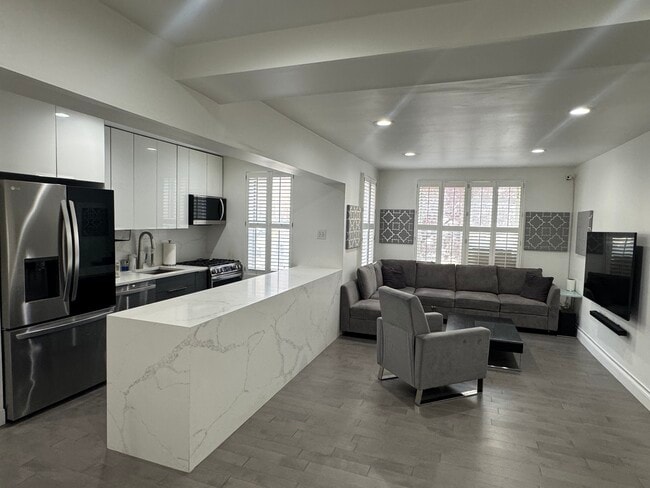 Building Photo - 64-35-35 Yellowstone Blvd