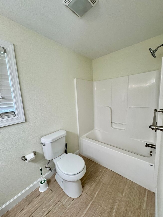 Building Photo - Welcome Home to Comfort and Convenience!