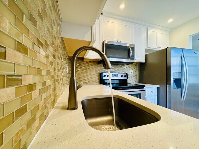 Building Photo - 230 Normandy Ln