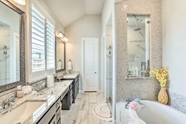 Building Photo - 1563 Jocelyn Dr