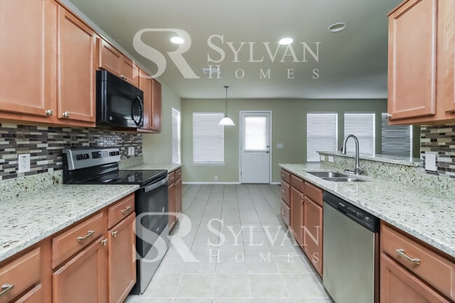 Building Photo - Gorgeous 4 bedroom brick colonial!