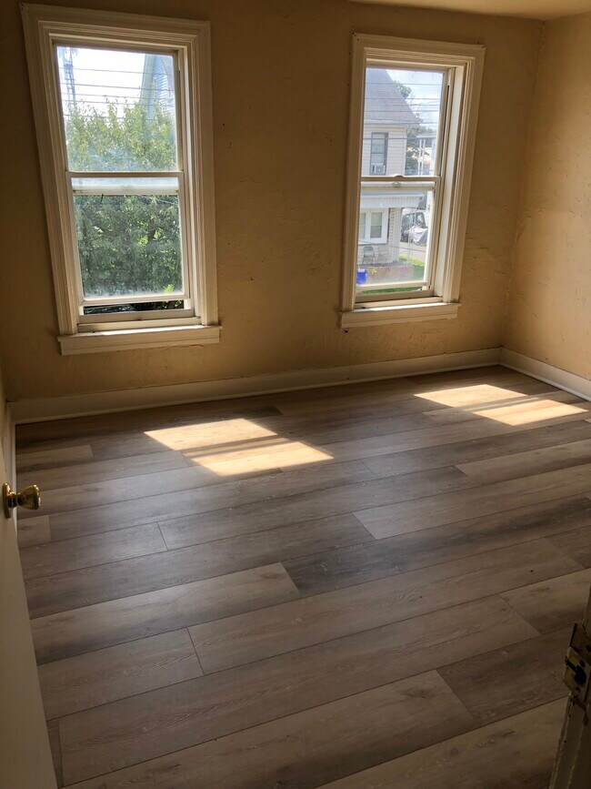 2fl Bedroom - 2124 Greenwood St