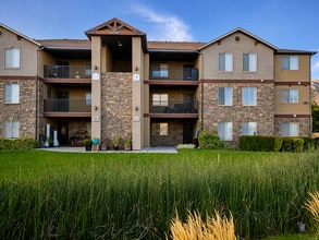 Building Photo - Charming 3-Bed, 2 Bath Condo in Pleasant Grove