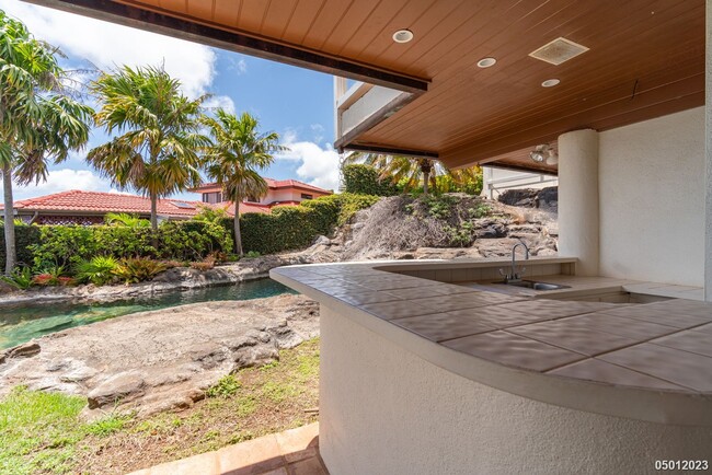 Building Photo - PARTIALLY FURNISHED 3BR 3.5BA in HAWAII LO...