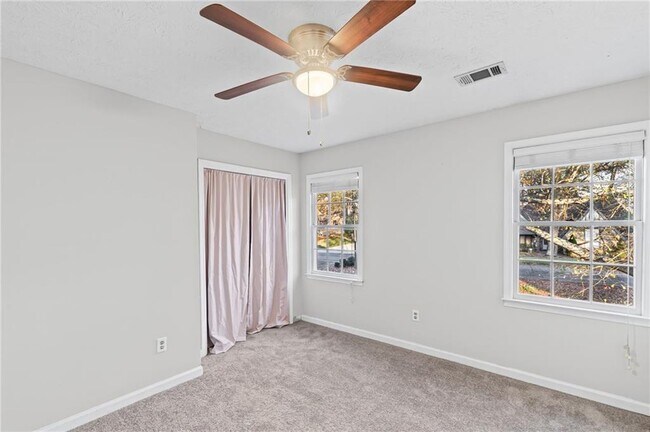 Building Photo - 118 Fitchburg Dr