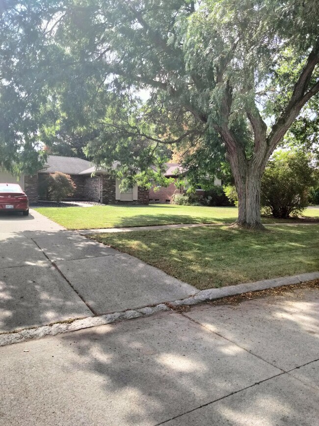 Primary Photo - 43511 Hanford Rd