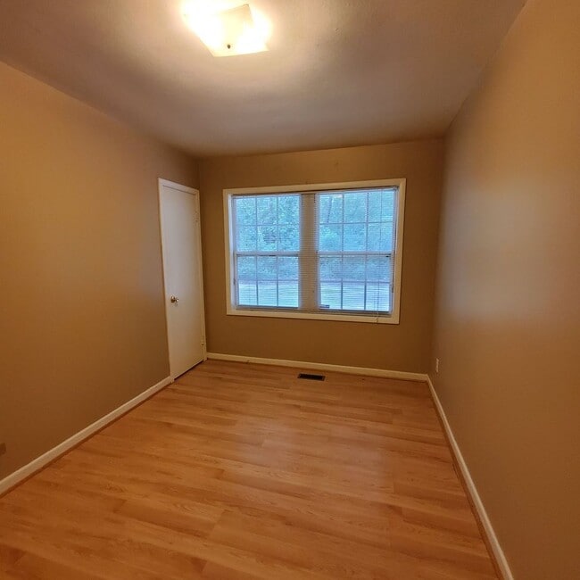 Building Photo - Spacious 3-Bedroom Home with Fireplace, an...