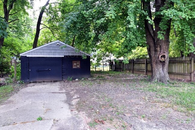 Building Photo - 512 Inverness Ave