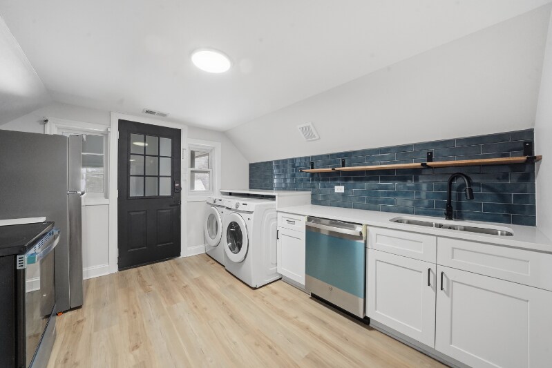 Building Photo - 6640 W Foster Ave