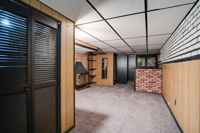 Building Photo - Two Bedroom Two Bathroom House In Baltimore City