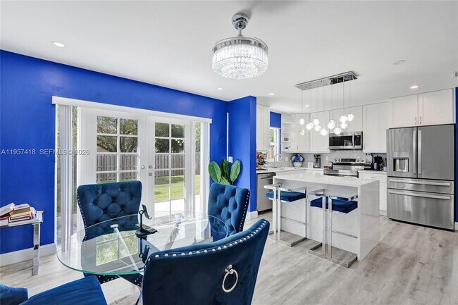 Building Photo - 2001 Barcelona Terrace