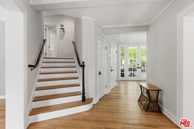 Building Photo - 9305 Hazen Dr