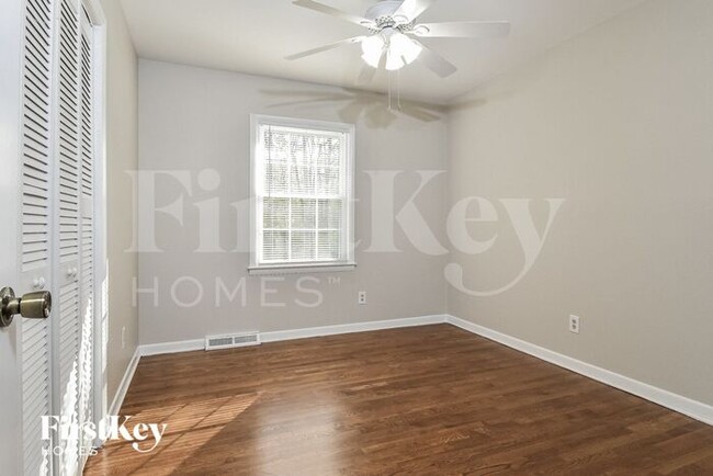 Building Photo - 2104 Gracewood Dr