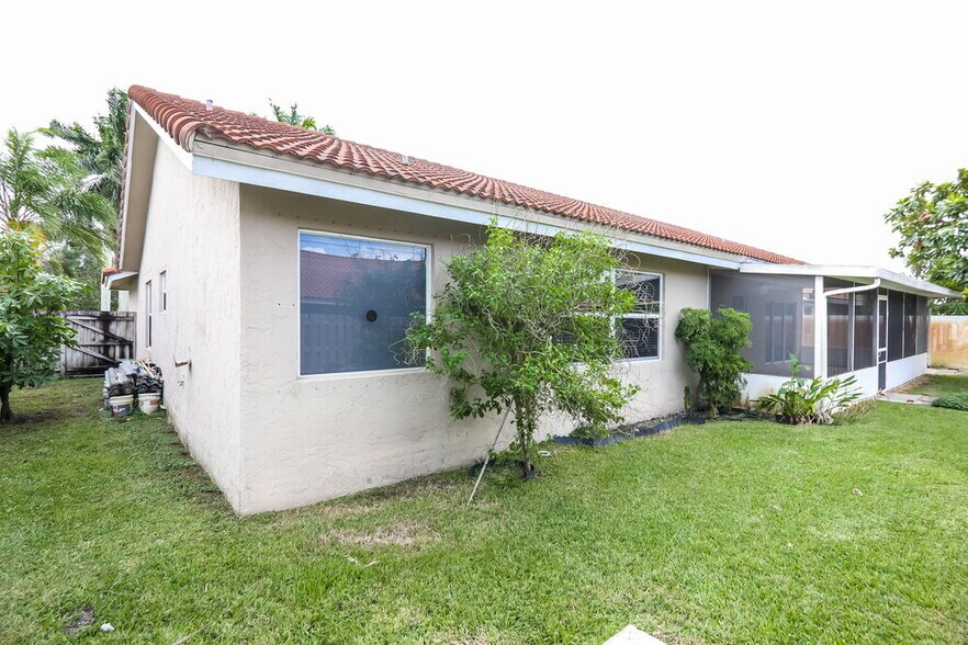 Building Photo - 16580 SW 145th Ct