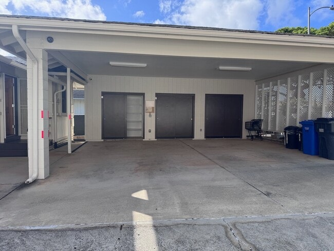 Building Photo - 2 Bed/1 Bath - Kahala - Quiet neighborhood...