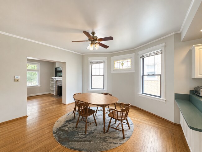 Building Photo - 6 Bed/2 Bath Mins. from UC Campus $600/pp ($3,600/mo)!