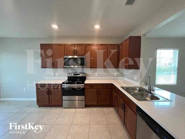 Building Photo - 2800 Zaragoza Ct