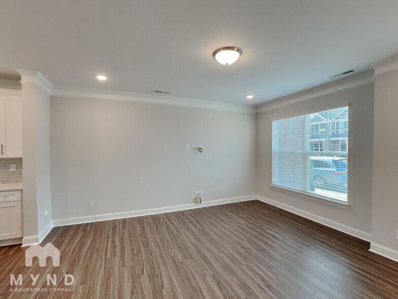 Building Photo - 5541 Stafford Rd