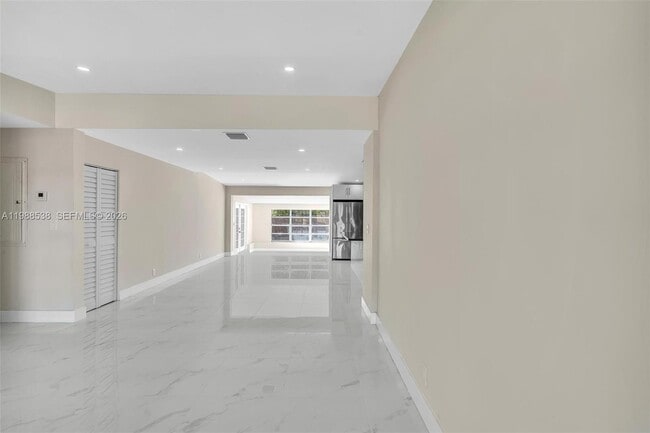 Building Photo - 1600 SW 9th St